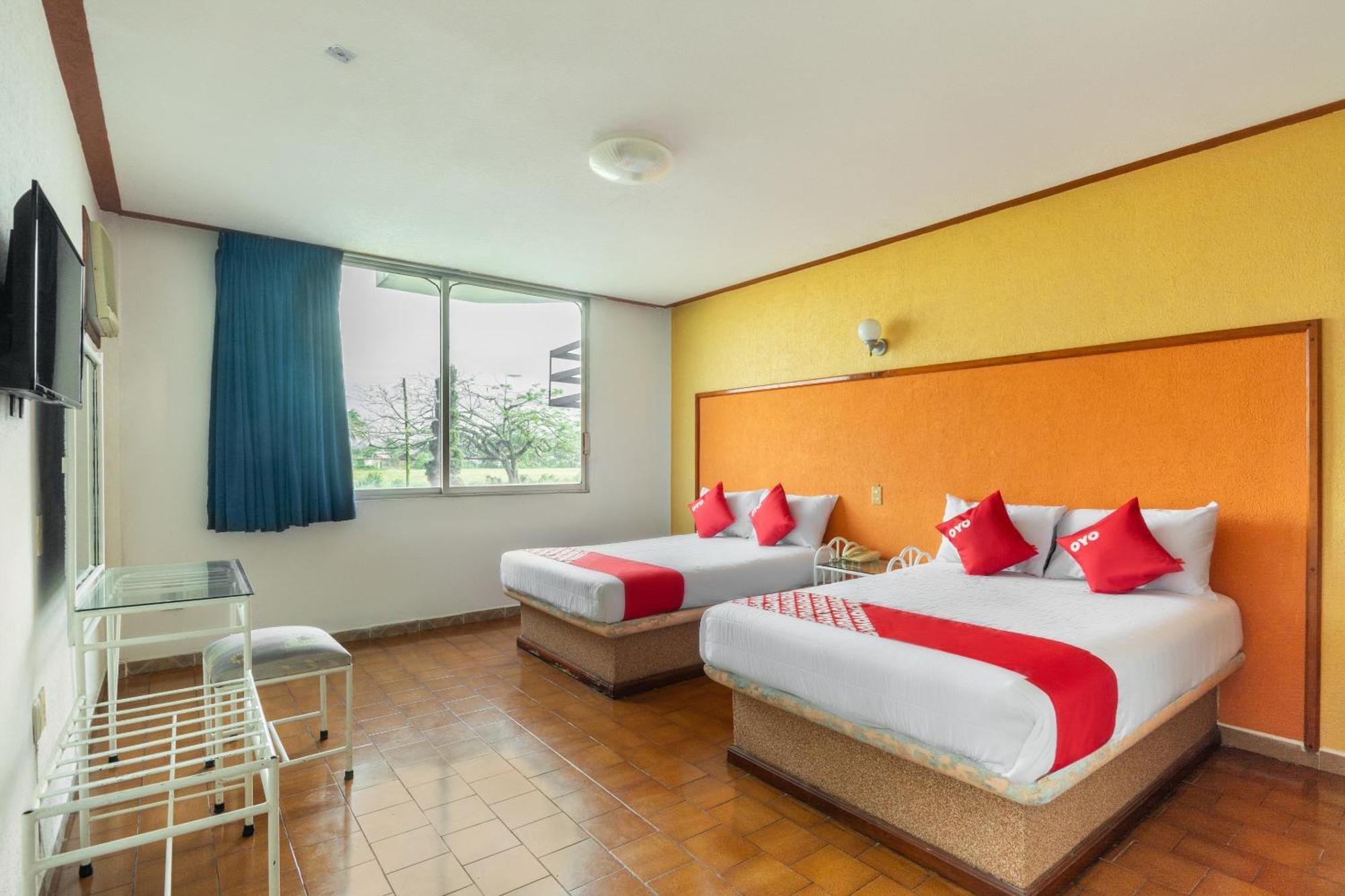 Oyo Hotel Casa Blanca Martinez de la Torre Екстер'єр фото