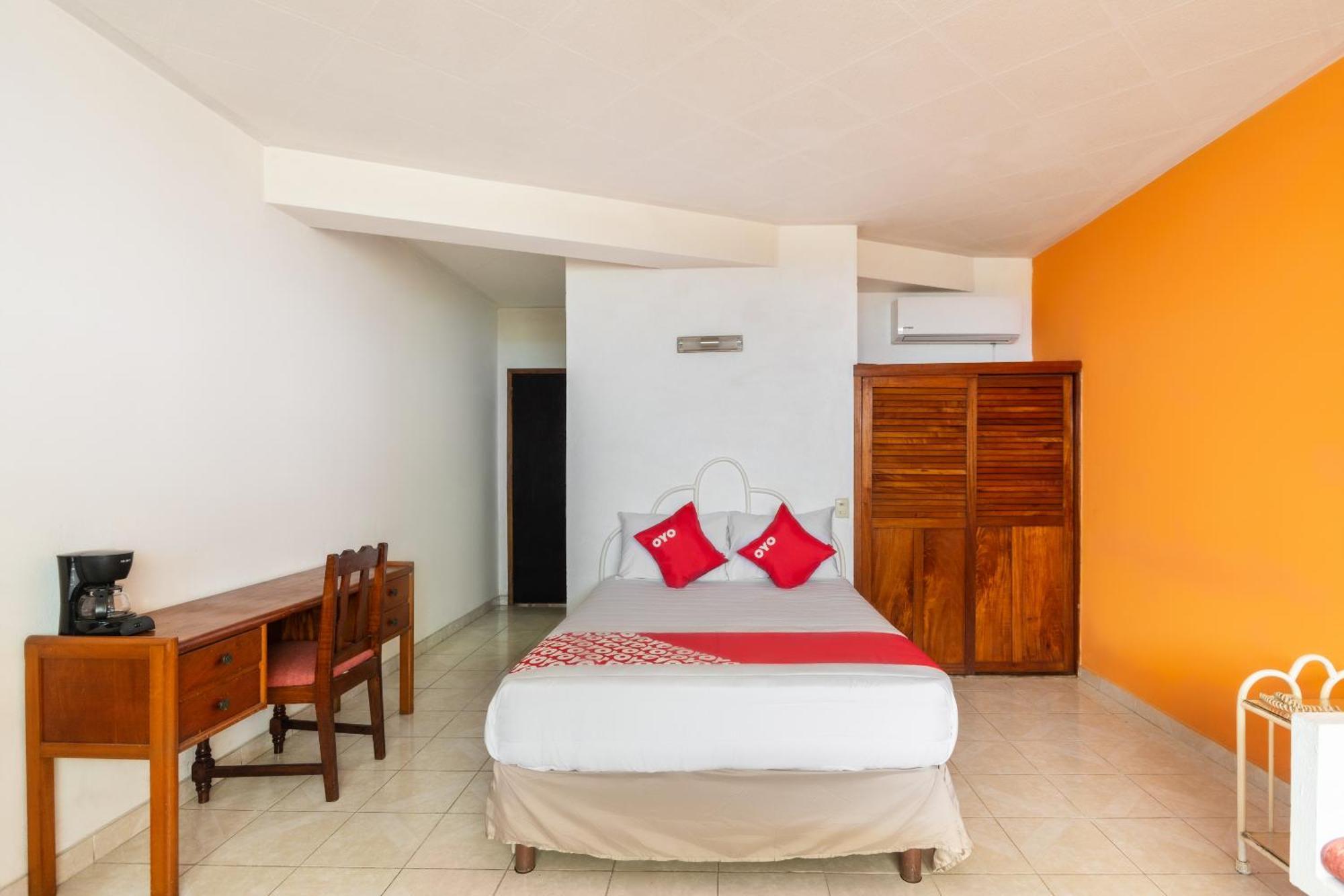 Oyo Hotel Casa Blanca Martinez de la Torre Екстер'єр фото