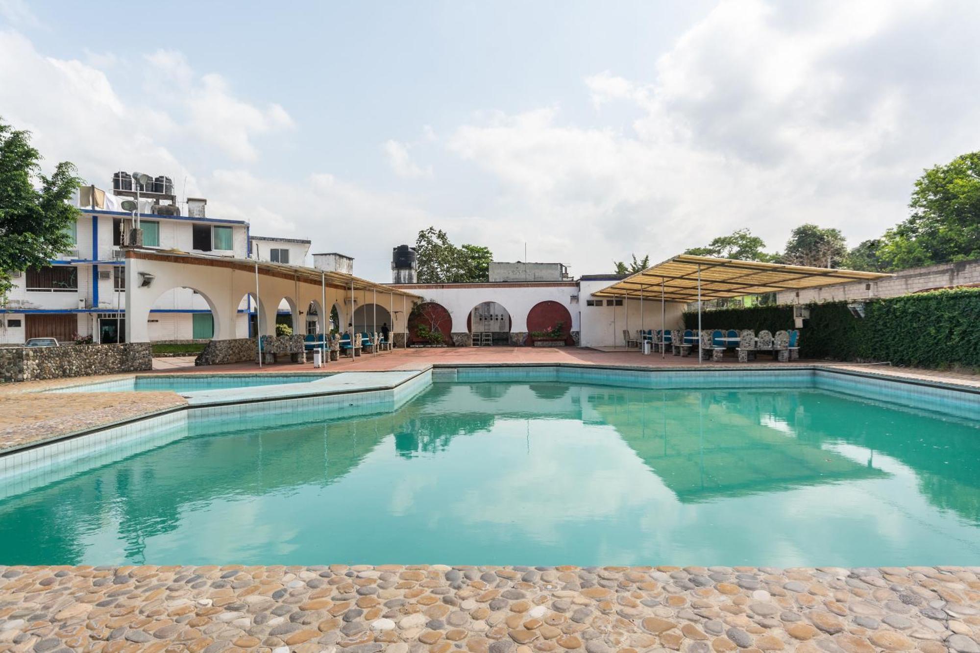 Oyo Hotel Casa Blanca Martinez de la Torre Екстер'єр фото