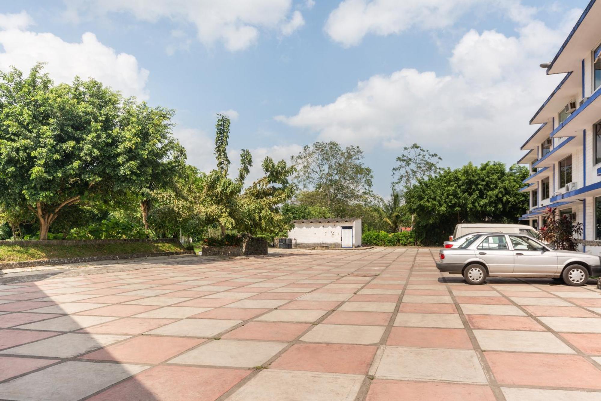Oyo Hotel Casa Blanca Martinez de la Torre Екстер'єр фото