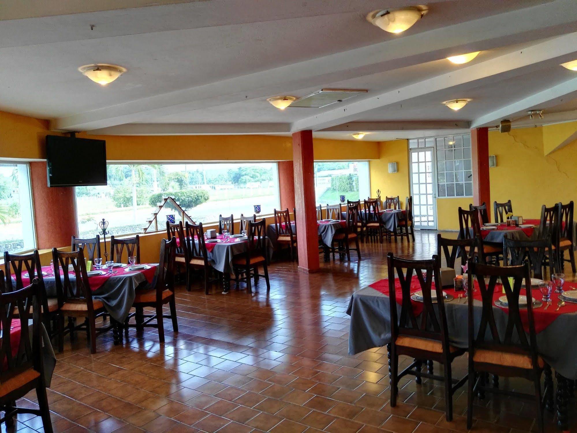 Oyo Hotel Casa Blanca Martinez de la Torre Екстер'єр фото